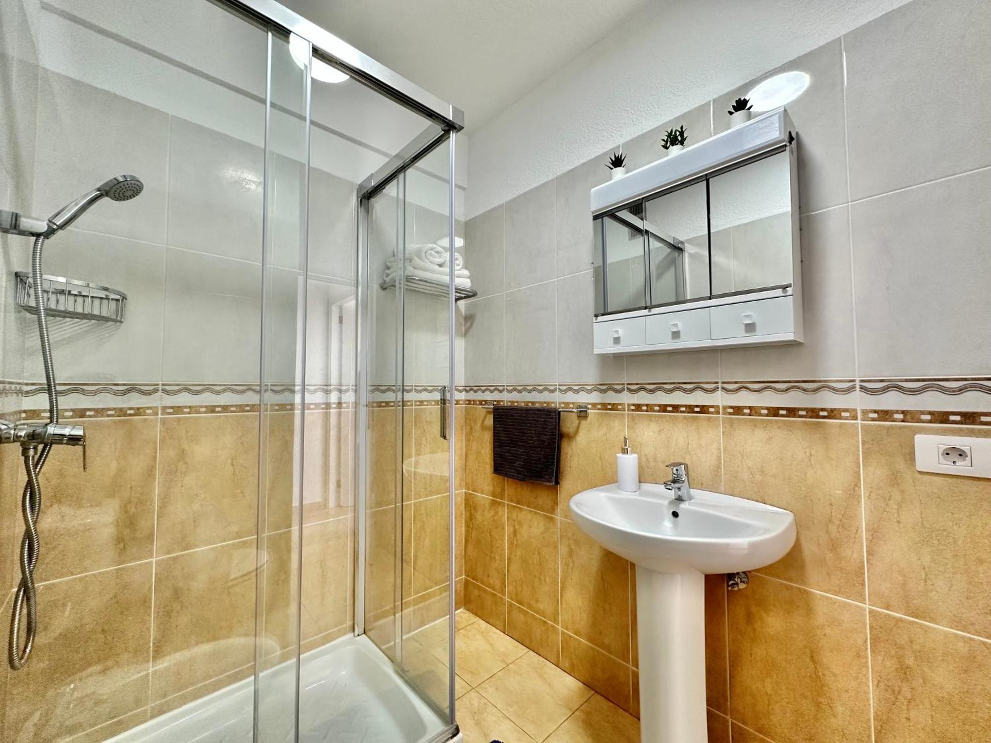 Sunbeach Apartment Арона Екстер'єр фото
