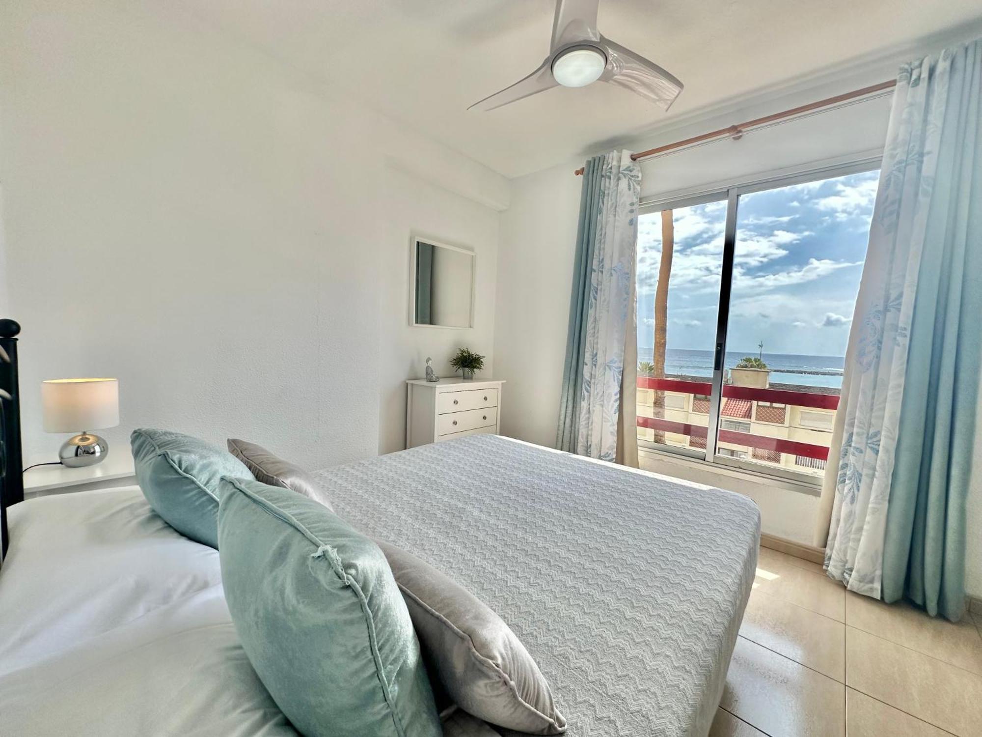 Sunbeach Apartment Арона Екстер'єр фото