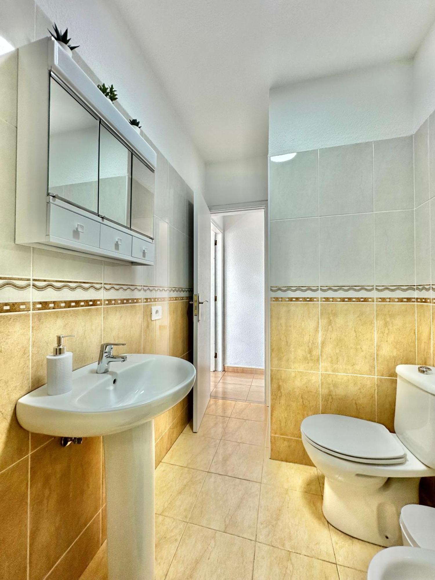 Sunbeach Apartment Арона Екстер'єр фото
