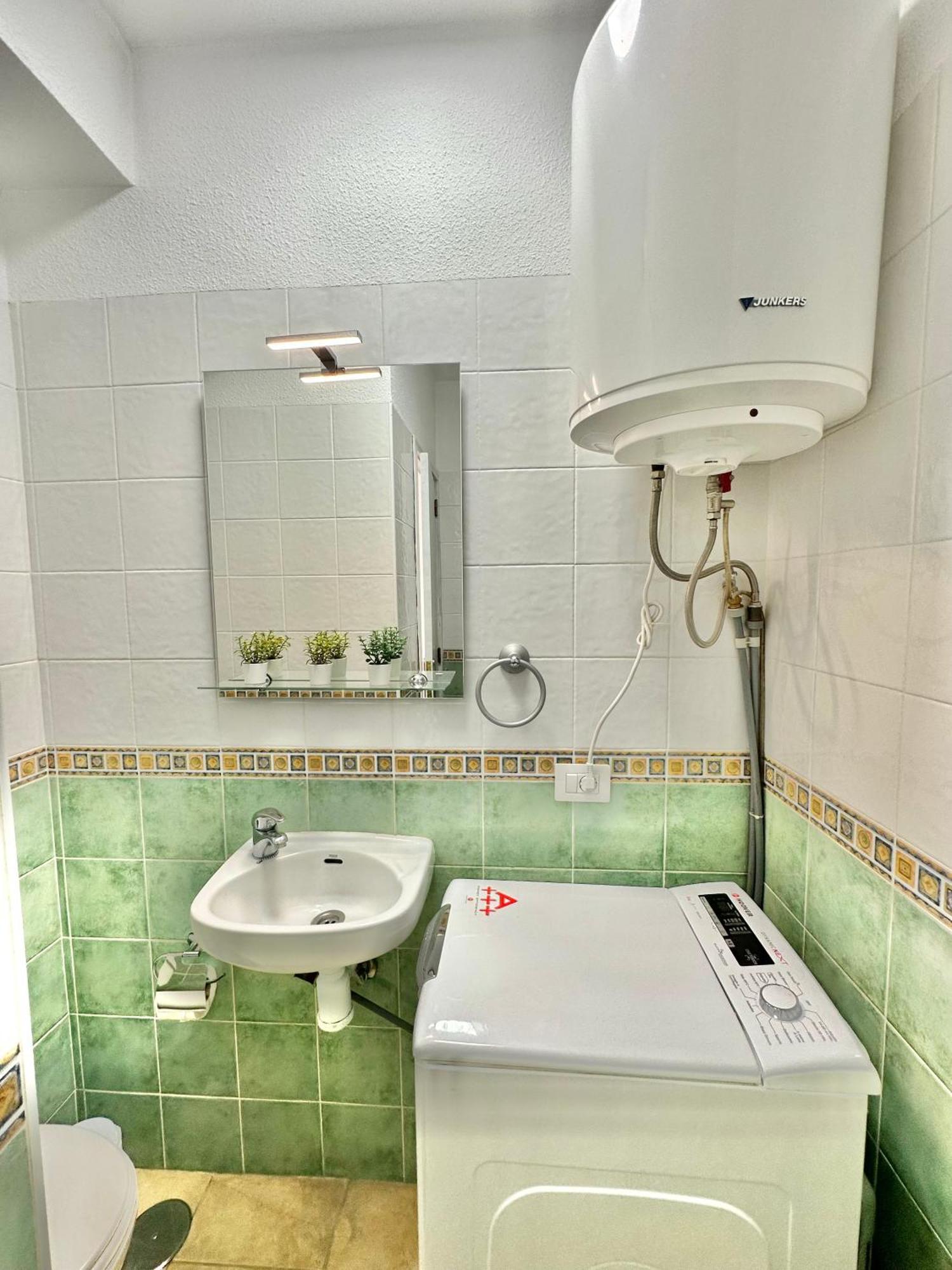 Sunbeach Apartment Арона Екстер'єр фото