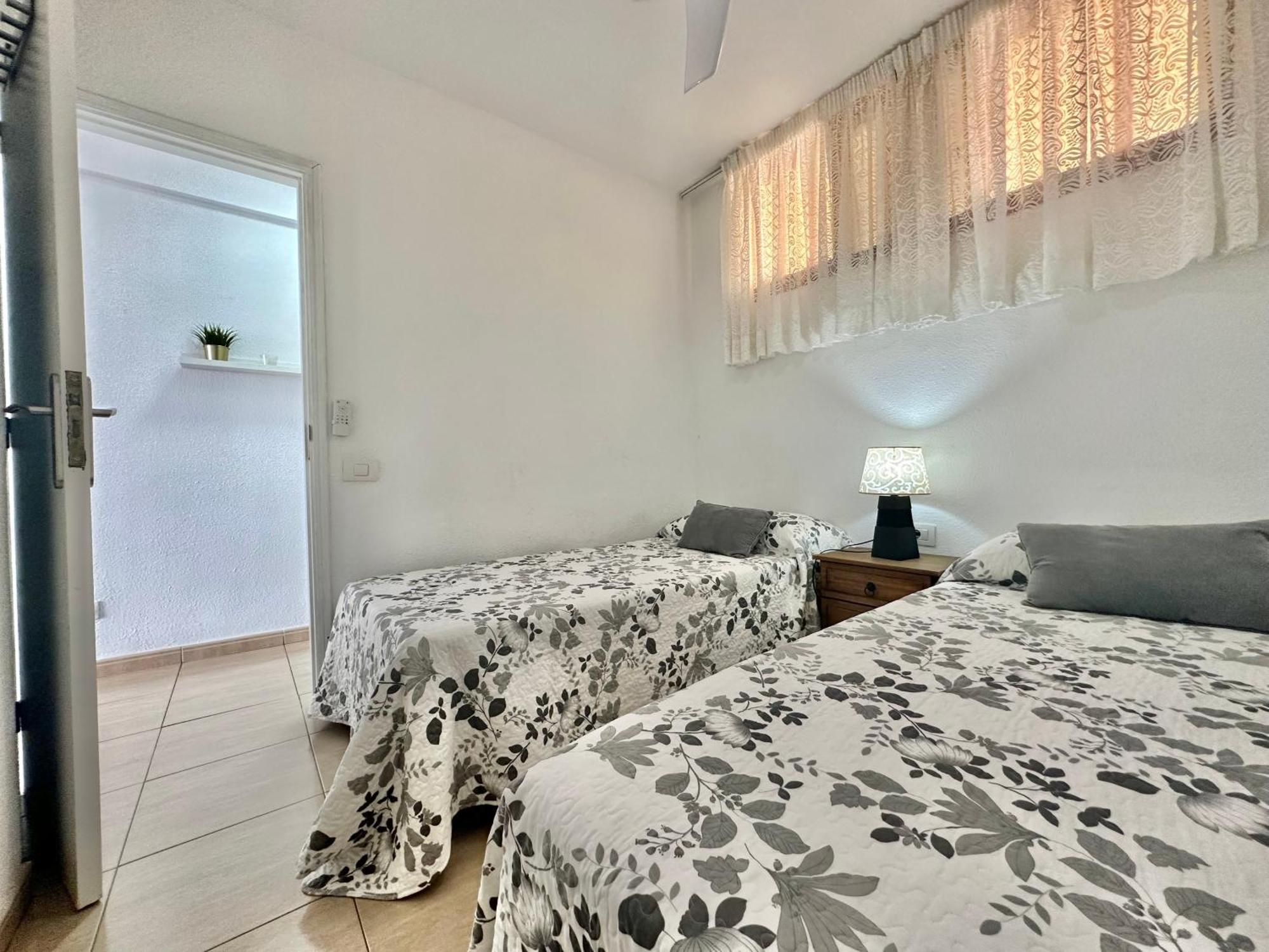 Sunbeach Apartment Арона Екстер'єр фото